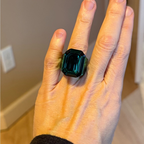 Swarovski Lucent Cocktail Ring, Octagon Cut Green, Size 8 - Picture 10 of 16